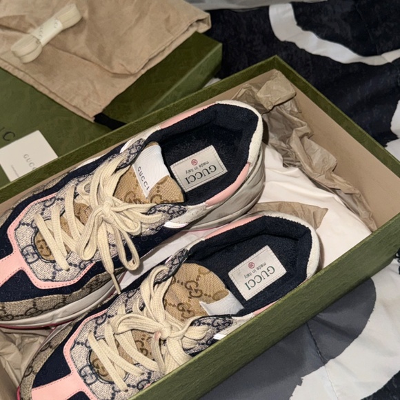Gucci Ryhton Sneakers - Picture 5 of 5